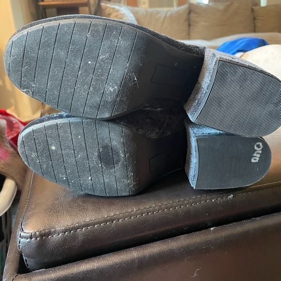 Kenneth Cole velvet heeled boot size 9 - Picture 3 of 9